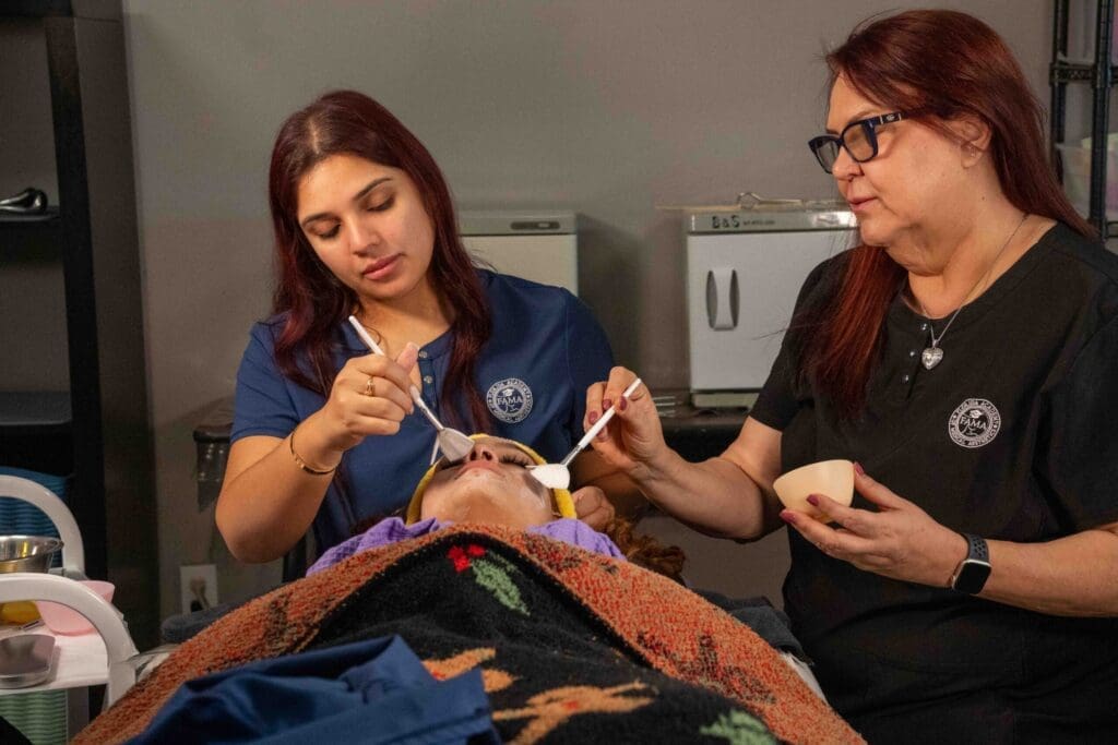 Academia de Cosmetología Cerca de ti.